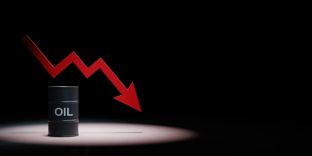 Imagem de um barril de petróleo com uma seta vermelha apontando para baixo, simbolizando a queda no preço do petróleo